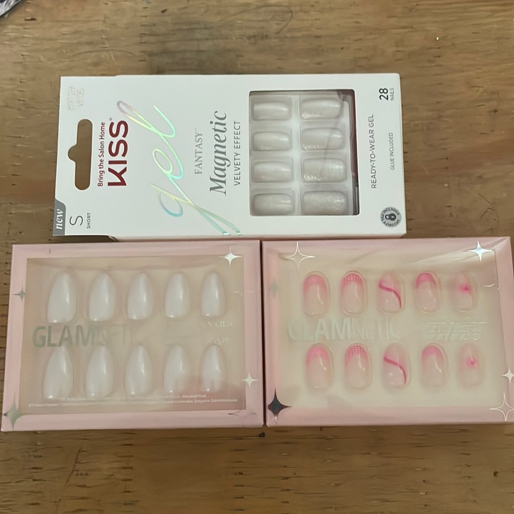 Glamnetic and Kiss glue on Nails